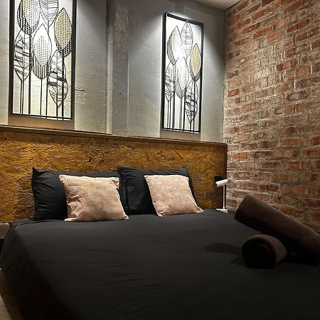 Riverbank Dungun Guesthouse & Cafe エクステリア 写真