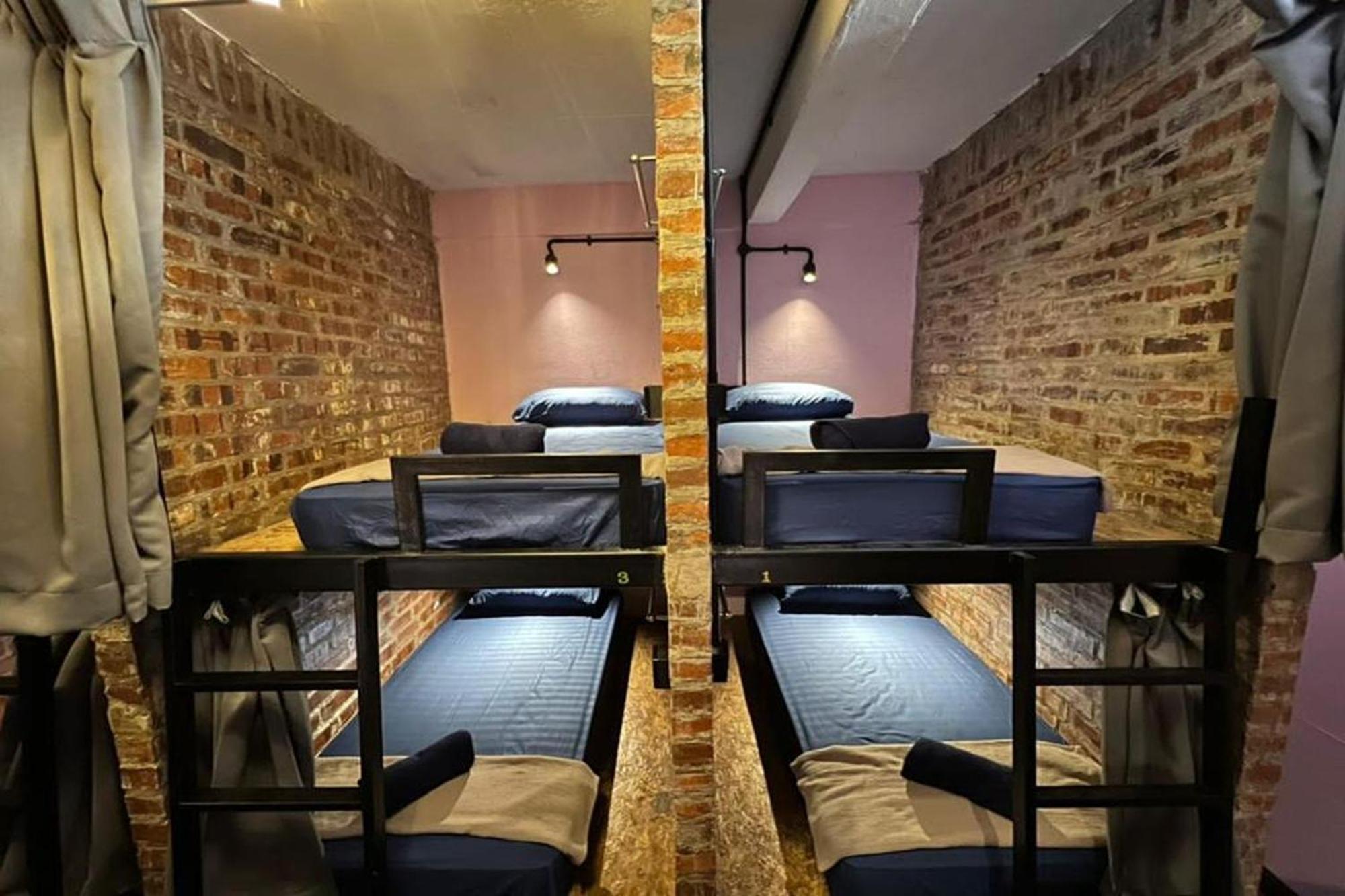 Riverbank Dungun Guesthouse & Cafe エクステリア 写真