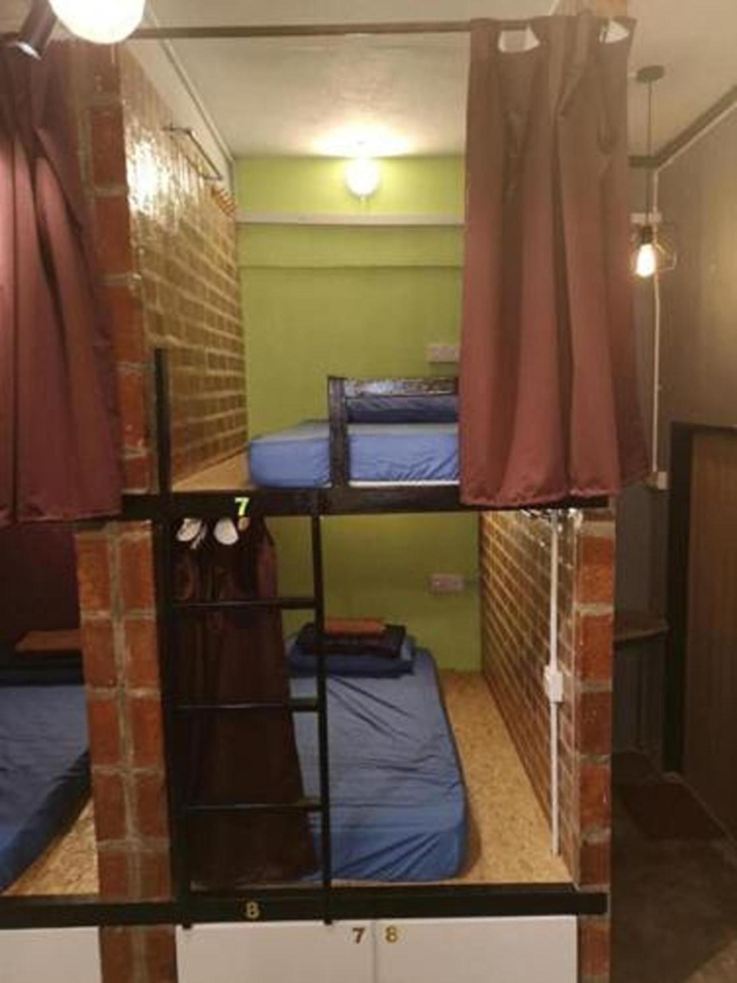 Riverbank Dungun Guesthouse & Cafe エクステリア 写真