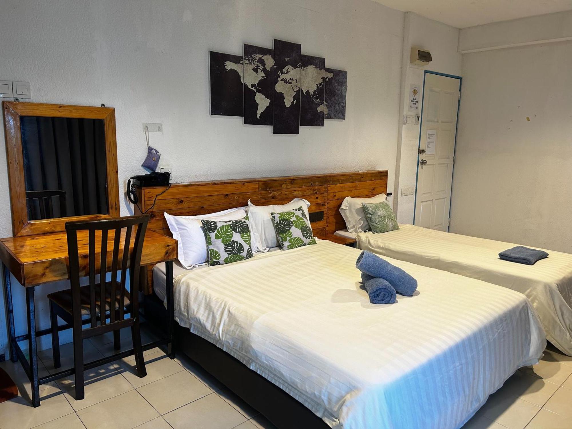 Riverbank Dungun Guesthouse & Cafe エクステリア 写真